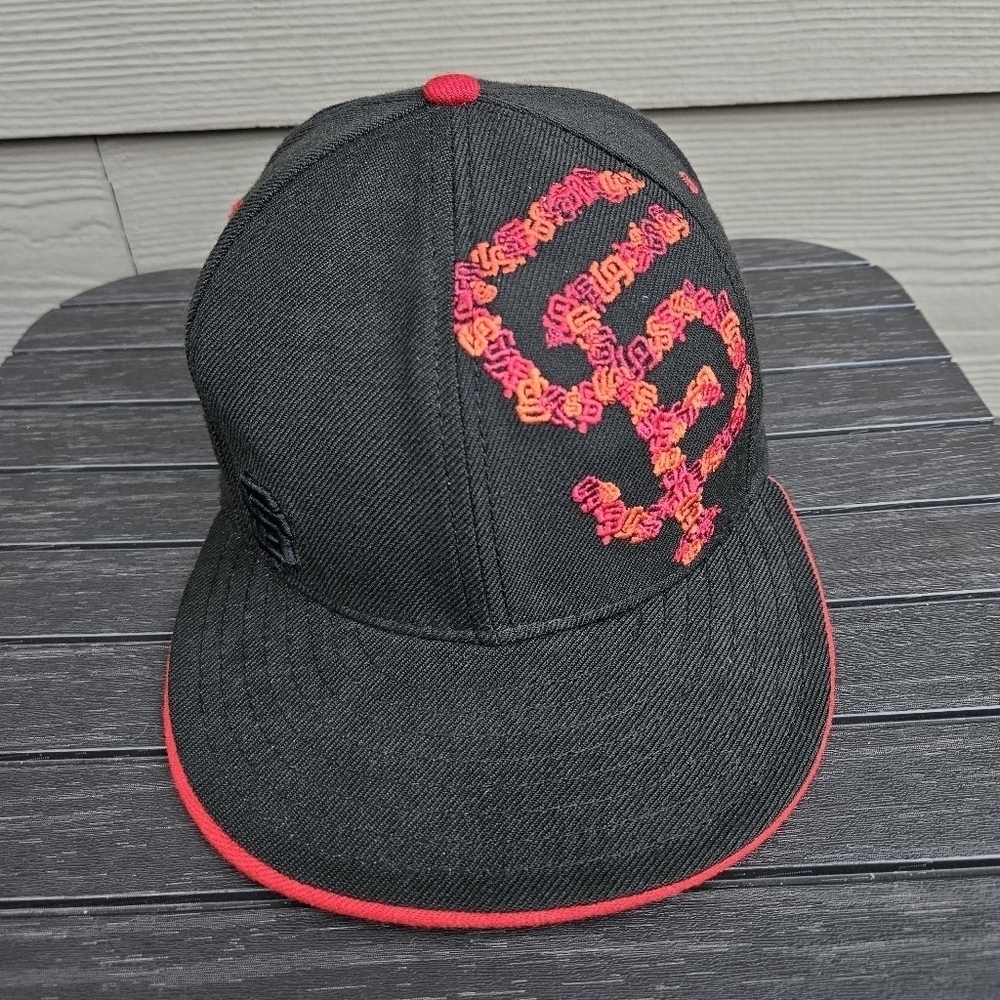 RARE SF Giants Black Crown Scarlet Embroidered Hat Fitted Back Cap 7 1/4 VTG NWT